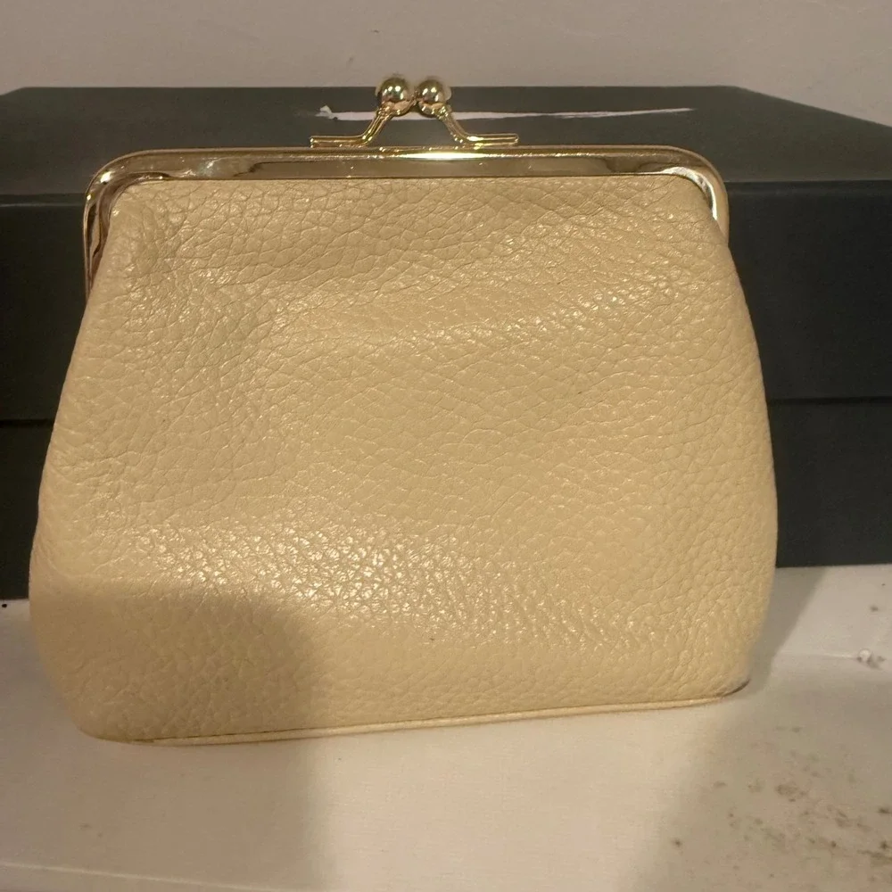 Dooney & Bourke Coin Purse Womens Small Cream Good Pebble Leather Kiss Lock